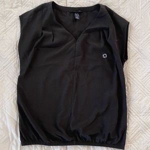 Lands End Chase Bank short sleeve blouse in black. Size 00